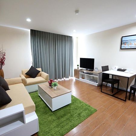 Bbg Seaside Luxurious Service Apartment Bang Saen Bagian luar foto