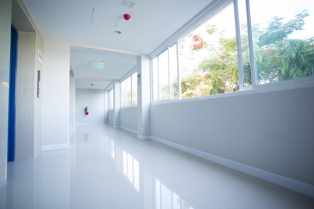 Bbg Seaside Luxurious Service Apartment Bang Saen Bagian luar foto