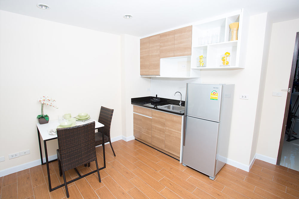 Bbg Seaside Luxurious Service Apartment Bang Saen Bagian luar foto
