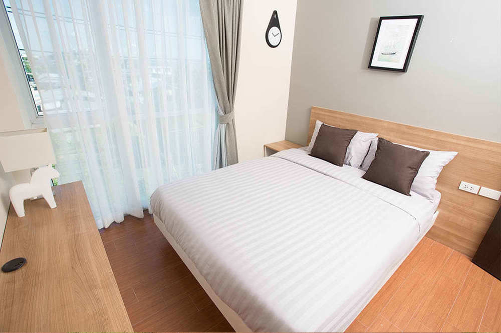 Bbg Seaside Luxurious Service Apartment Bang Saen Bagian luar foto