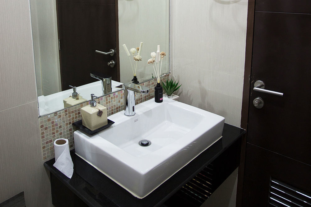 Bbg Seaside Luxurious Service Apartment Bang Saen Bagian luar foto
