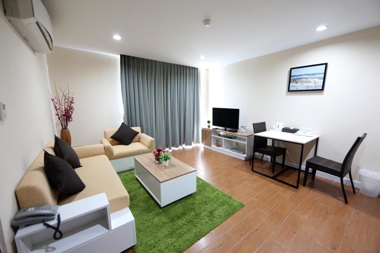 Bbg Seaside Luxurious Service Apartment Bang Saen Bagian luar foto