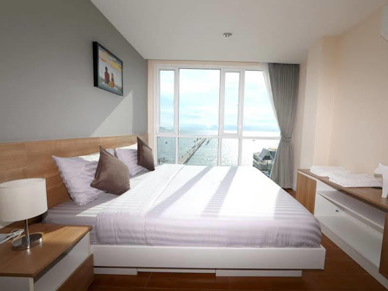 Bbg Seaside Luxurious Service Apartment Bang Saen Bagian luar foto
